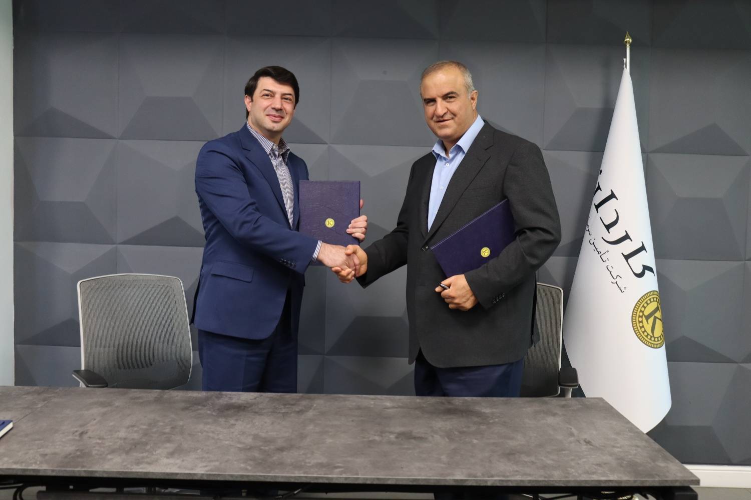 Handshake after signing a cooperation agreement